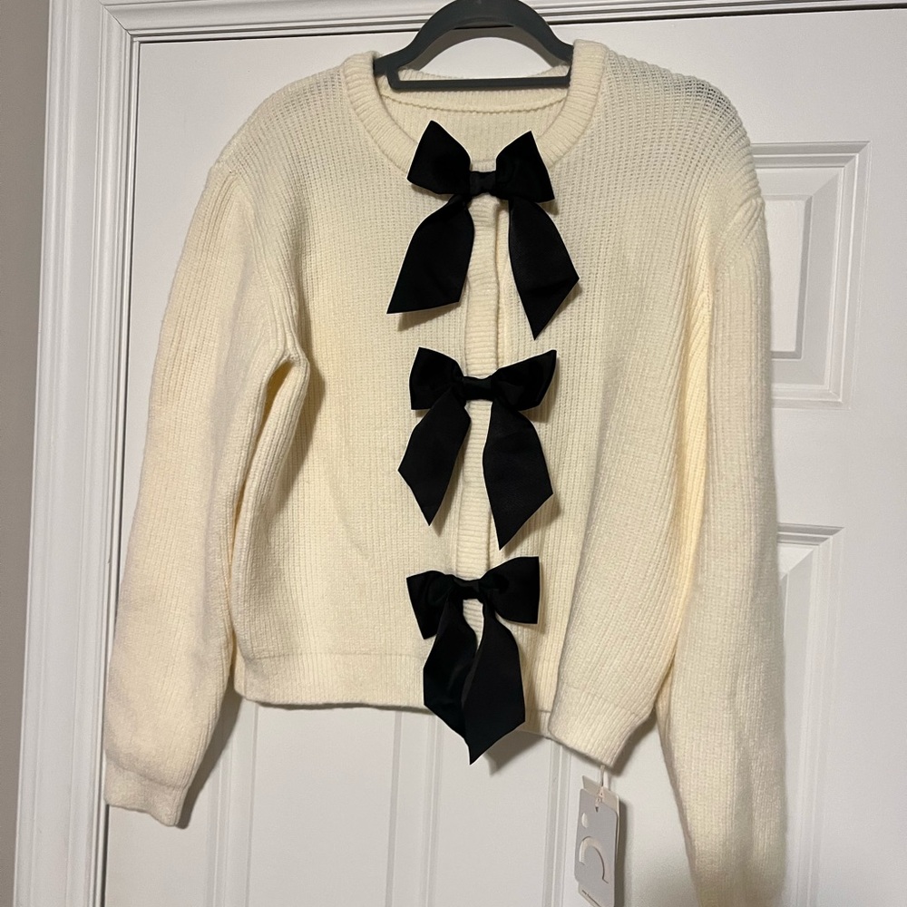 Commense Cream Sweater with Black Bows